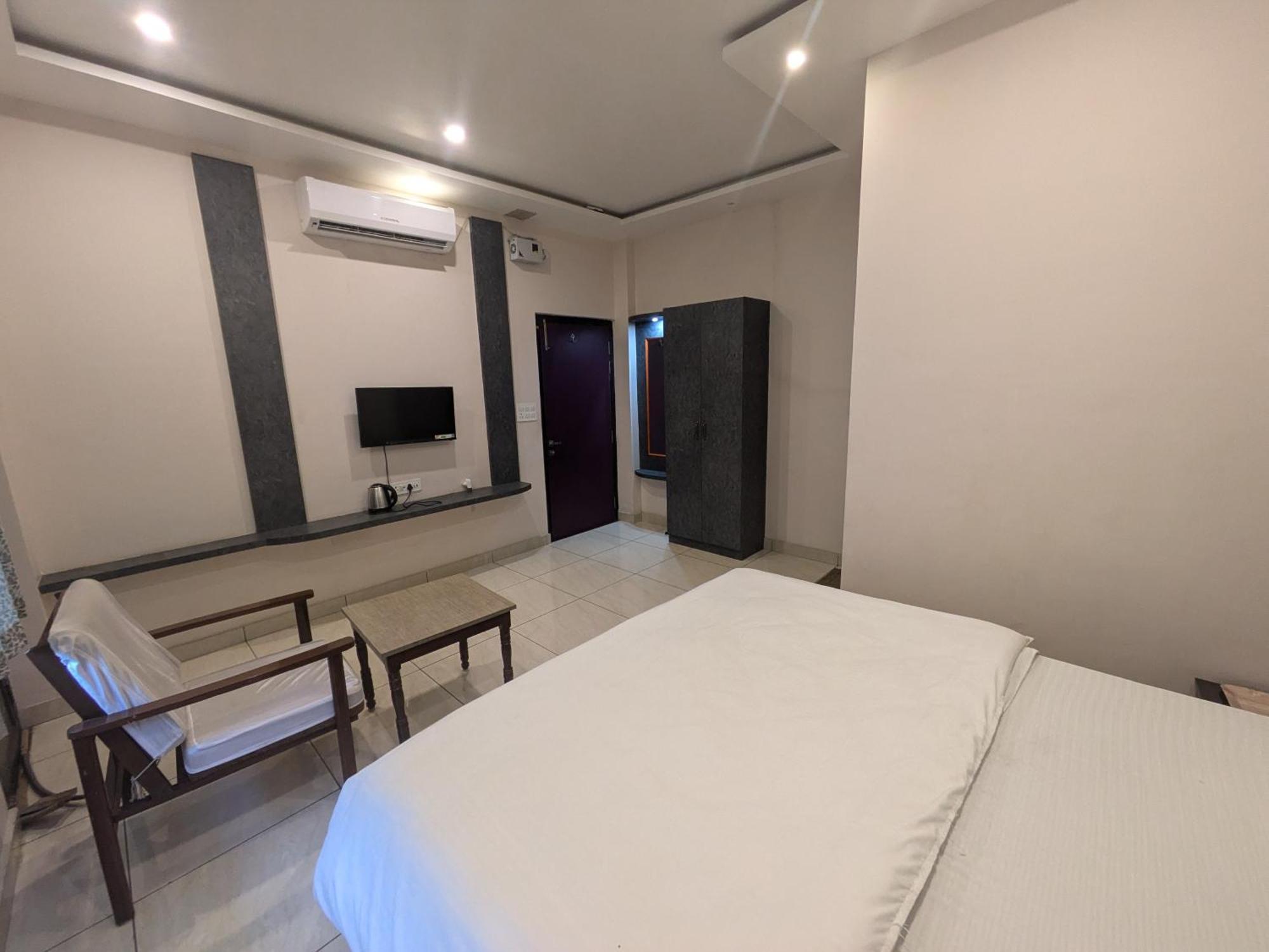 Kishori Vatika Hotel Ramnagar  Exterior photo