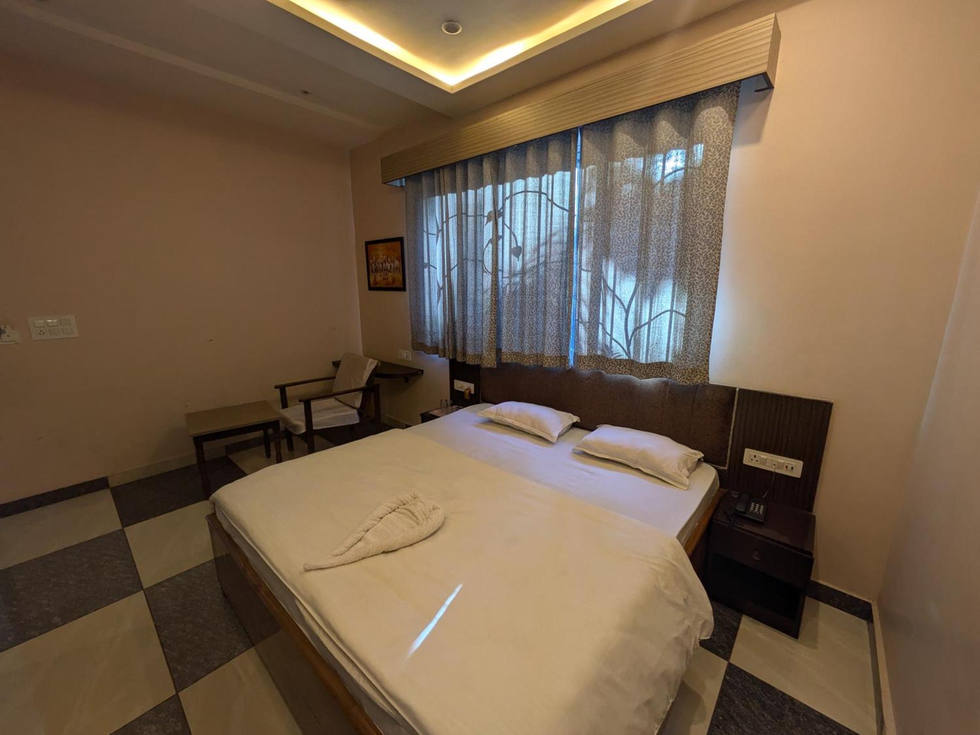 Kishori Vatika Hotel Ramnagar  Exterior photo