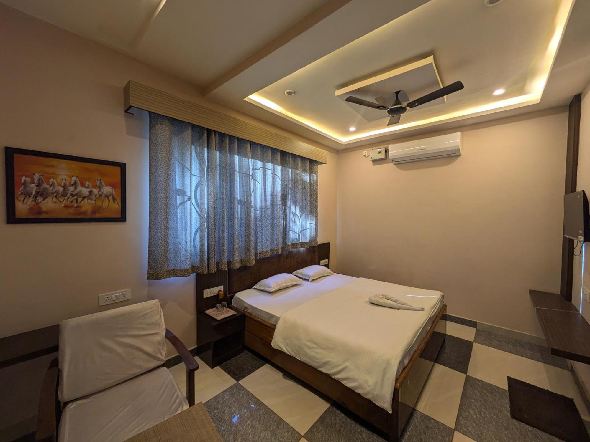 Kishori Vatika Hotel Ramnagar  Exterior photo